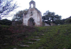 Antigua ermita del valle de la Sauceda, semiderruida