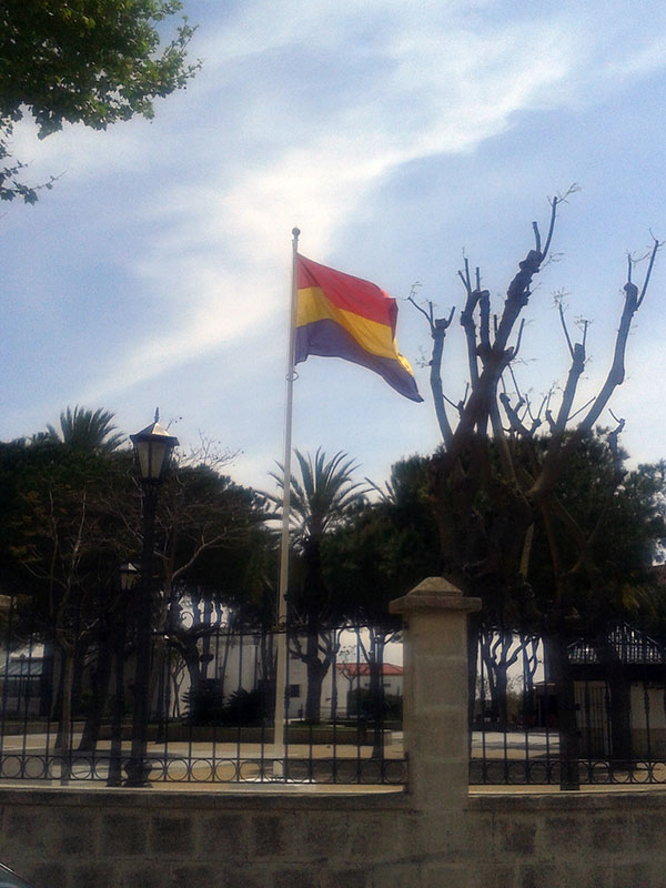 Izada de la bandera Tricolor