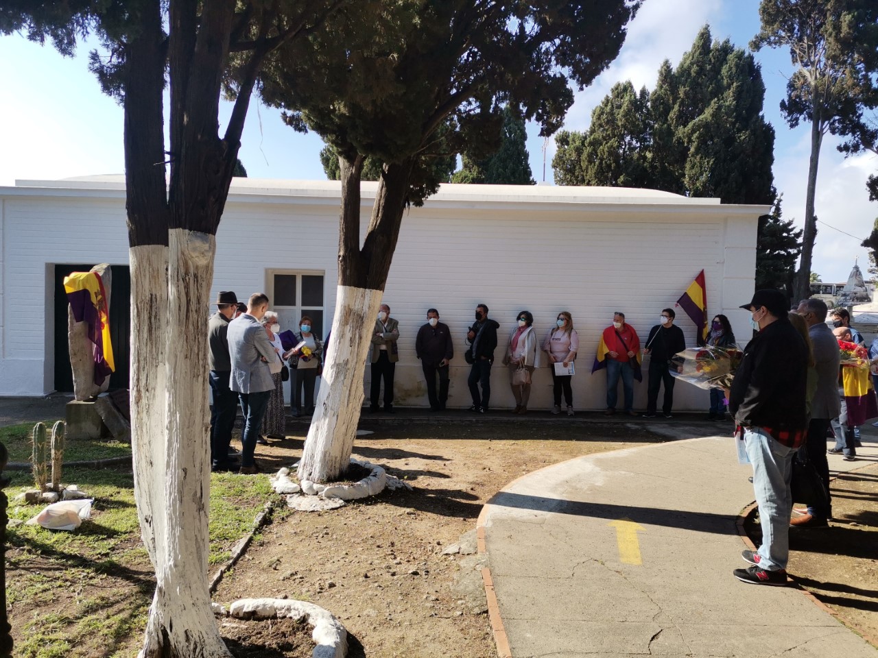 Un momento del acto celebrado en el cementerio viejo de Algeciras el 17 de abril de 2021